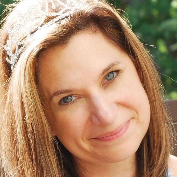 Meet your Posher, Jennifer - Picture 1 of 1